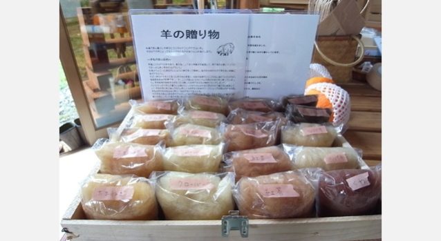 〈里山生活学校〉は羊毛や桑の実ジャムなど里山の恵みを出展.。写真:パタゴニア 日本支社