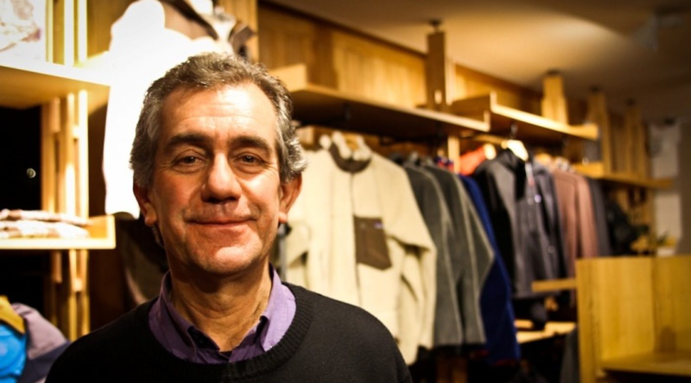 ホアン・パブロ・オレゴ、パタゴニアのエル・ゴルフ店にて。Photo: Rodrigo Farias