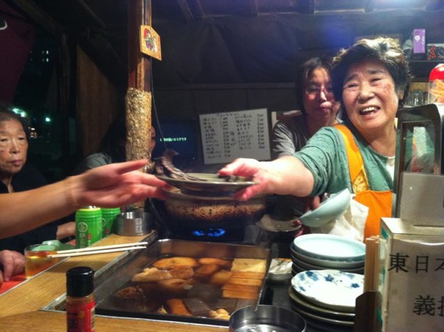 夕食のために立ち寄った博多の屋台は人で一杯だったし、パタゴニアにも大勢のお客様が来店していた。