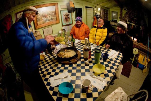 家族と友人のためにいつでも喜んで料理をしてくれた健全な食材と食通のマイク。