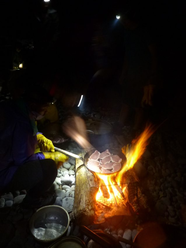 知床スタイル。豪快な男料理。写真:神山知子