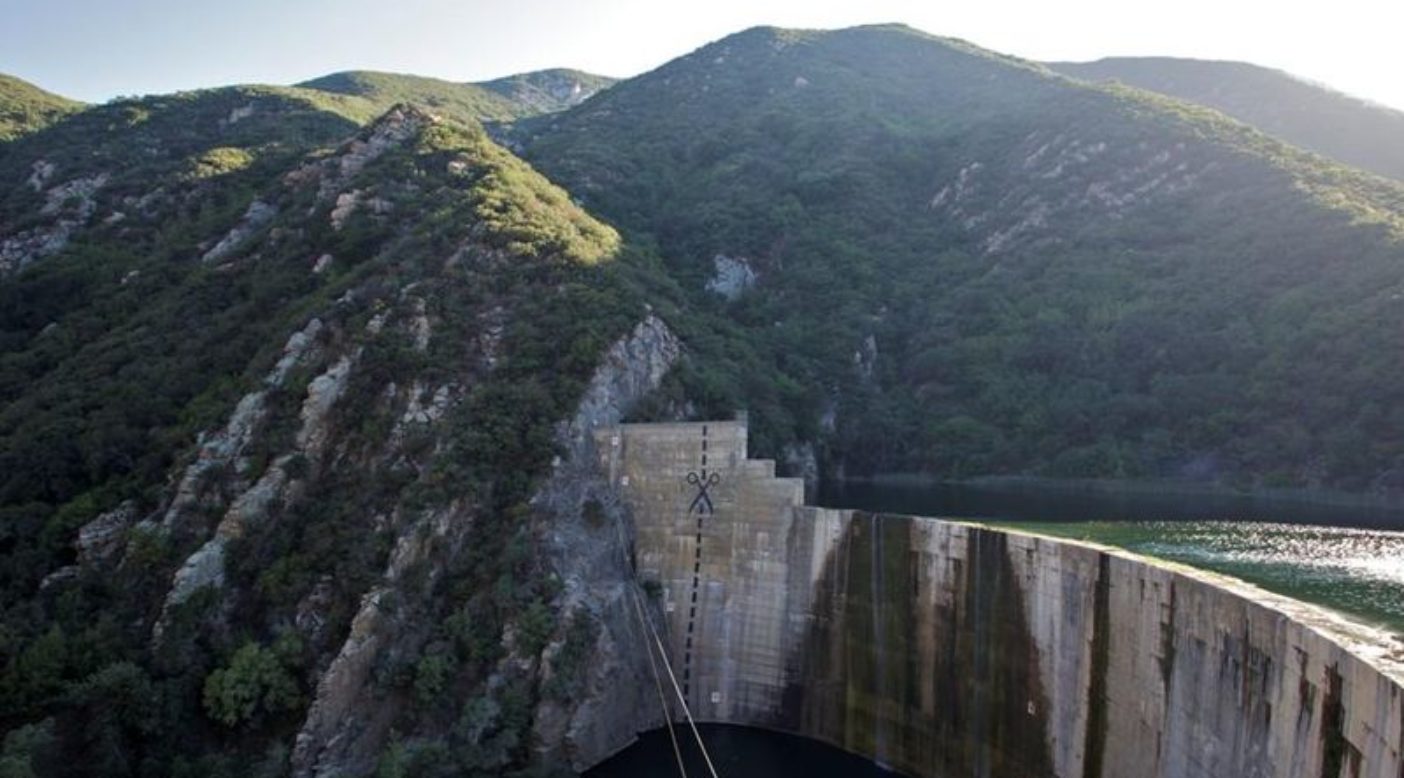写真:カリフォルニア州ベンチュラ郡のマティリハ・ダムの撤去指示。「We're Just Getting Started: Elwha and Condit Establish Dam Removal Momentum」より