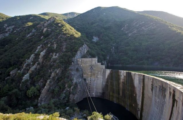 写真:カリフォルニア州ベンチュラ郡のマティリハ・ダムの撤去指示。「We're Just Getting Started: Elwha and Condit Establish Dam Removal Momentum」より