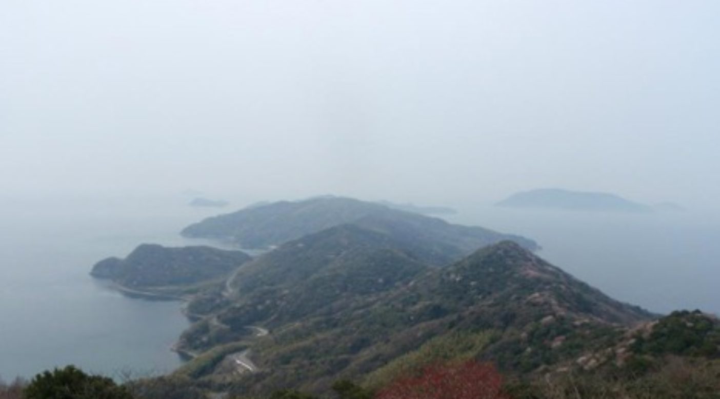 上盛山から見た長島と祝島。写真:齊藤 知子