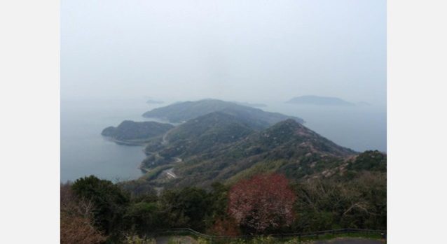 上盛山から見た長島と祝島。写真:齊藤 知子