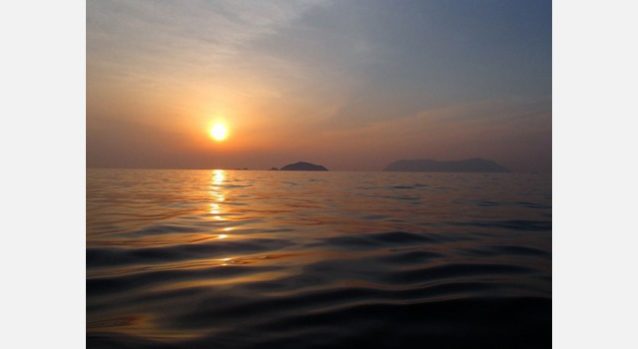 宇和島と祝島。船の上から。写真:小田 進
