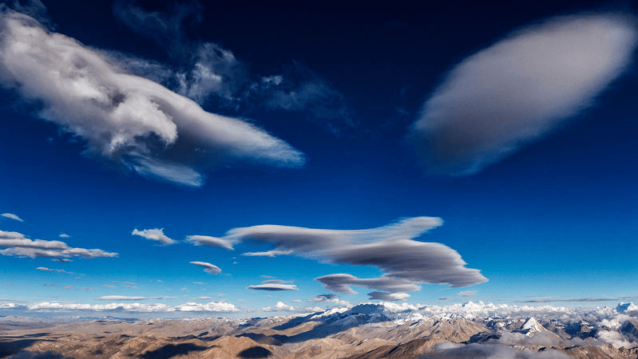 雲は視覚的には魅力的だが、それが運ぶ知らせは正反対だ。Photo: Marko Prezelj