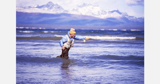 ティエラ・デル・フエゴでラインを投げる。アルゼンチン。Photo: Doug Tompkins