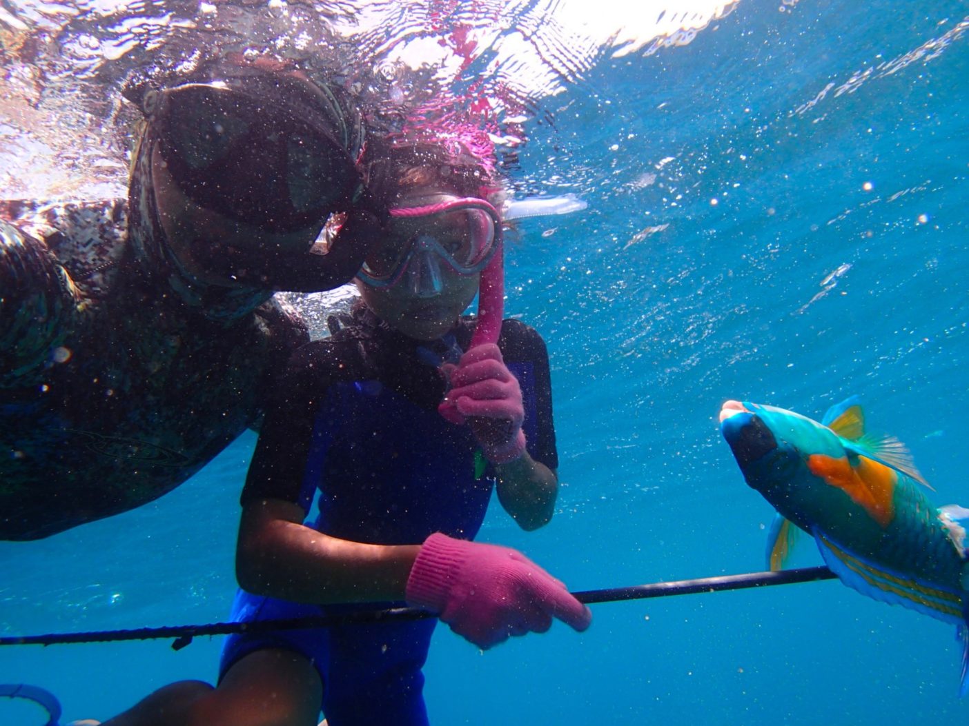 魚のとりかたは子供たちにも教えている。写真:眞木勇人