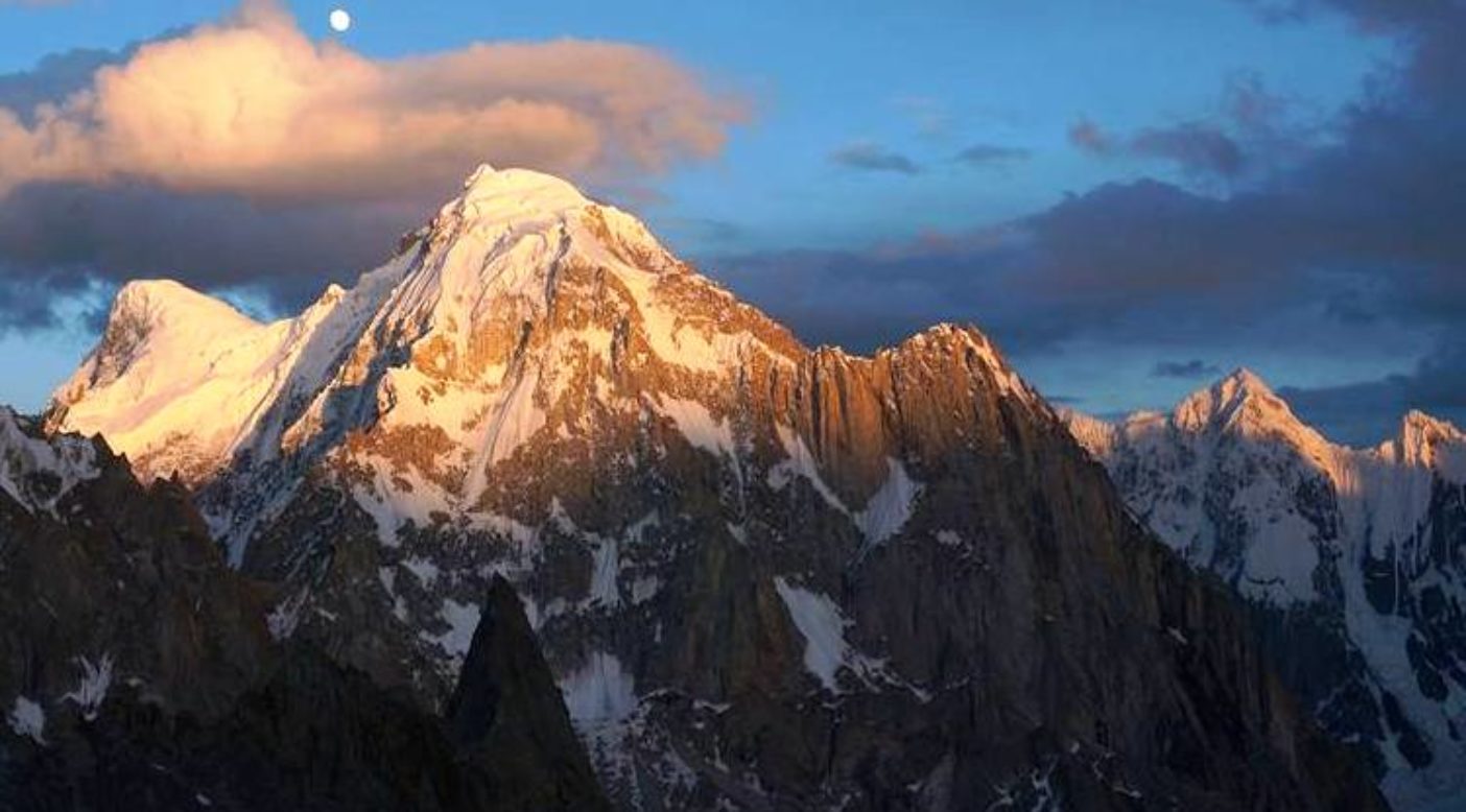 Badal PeakからK7 Westへとつづく長大な山稜。写真:増本亮
