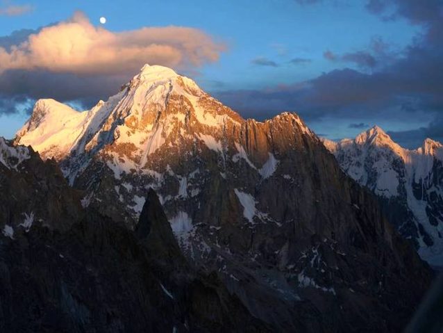 Badal PeakからK7 Westへとつづく長大な山稜。写真:増本亮