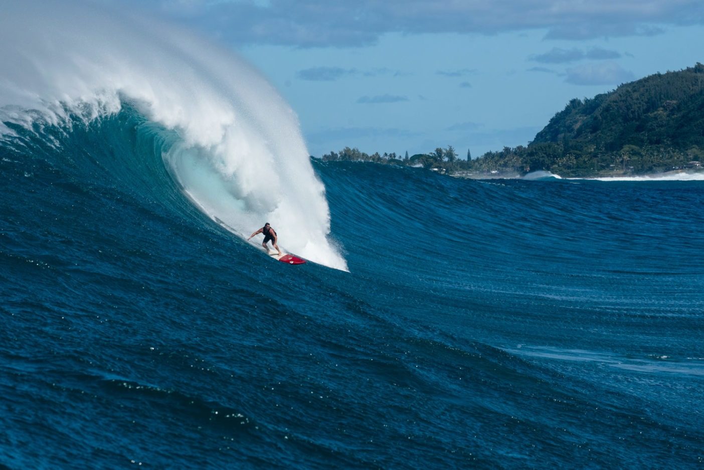 波が大きくなると木工仕事は後回し。ハワイ州オアフ島のノースショアにて。Photo: Juan Luis de Heeckeren