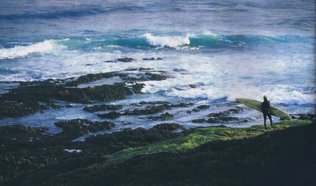 パドルアウトに最適なチャネルを探す。Photo: Juan Fernandez, 2004