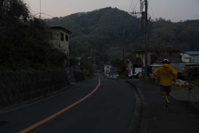 朝のまだ薄暗く街が静まりかえっている時間に家を出るのが日課。