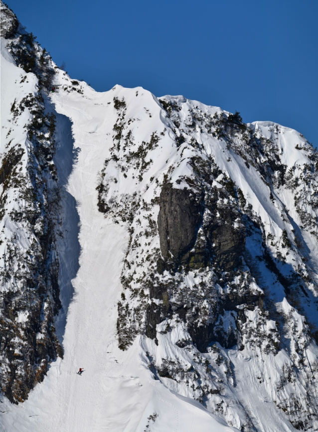 四ルンゼを初滑走中の島田和彦。Photo: AO