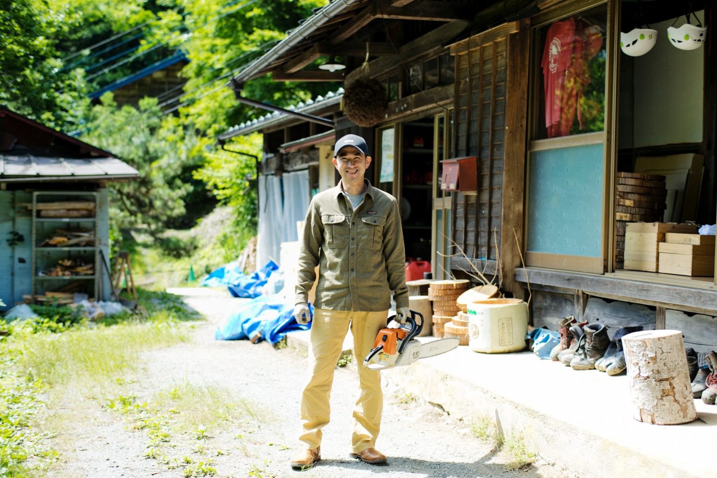 理想の林業を掲げて活動する、「東京チェンソーズ」代表の青木さん。写真:五十嵐 一晴