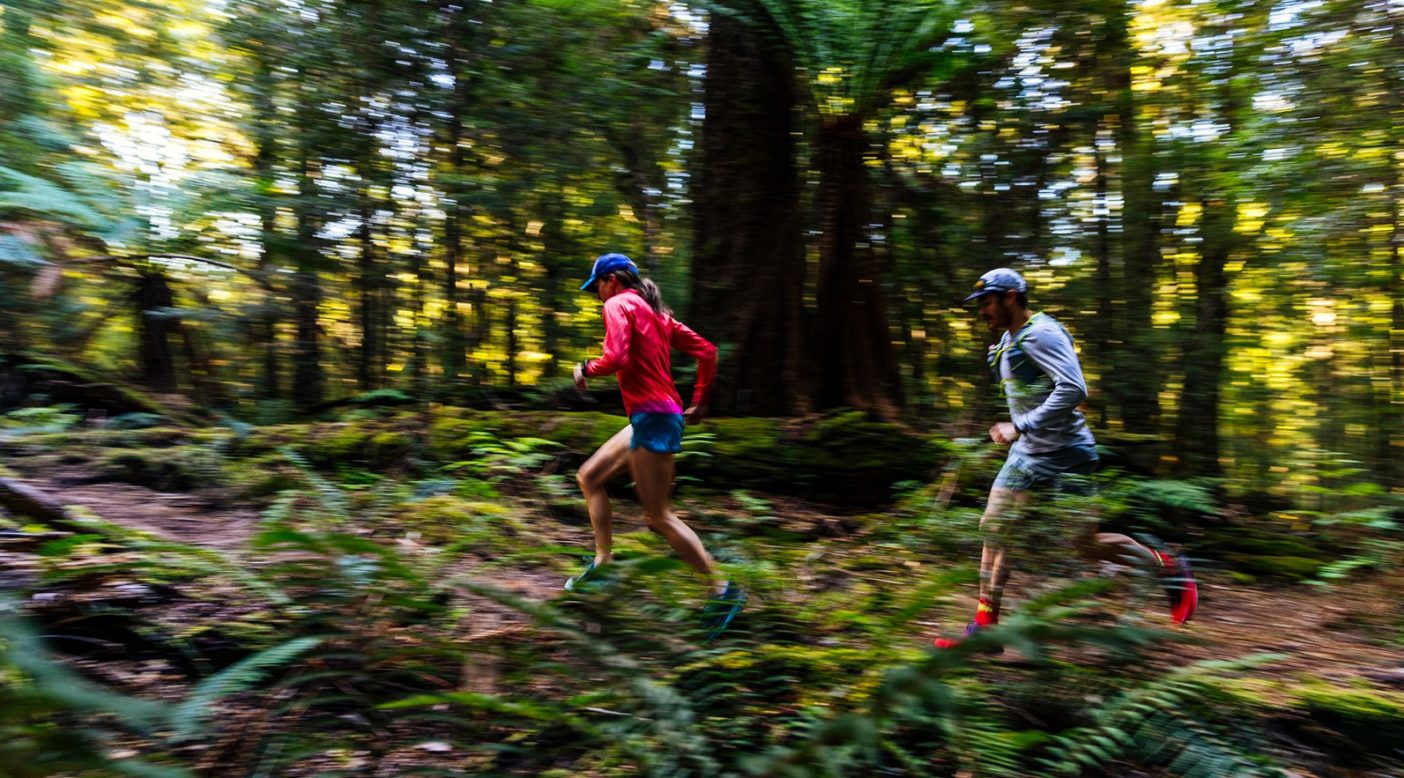 タカイナ/ターカインの初回ウルトラマラソンを走るクリッシー・モールとグラント・ガイス。Photo: Jarrah Lynch