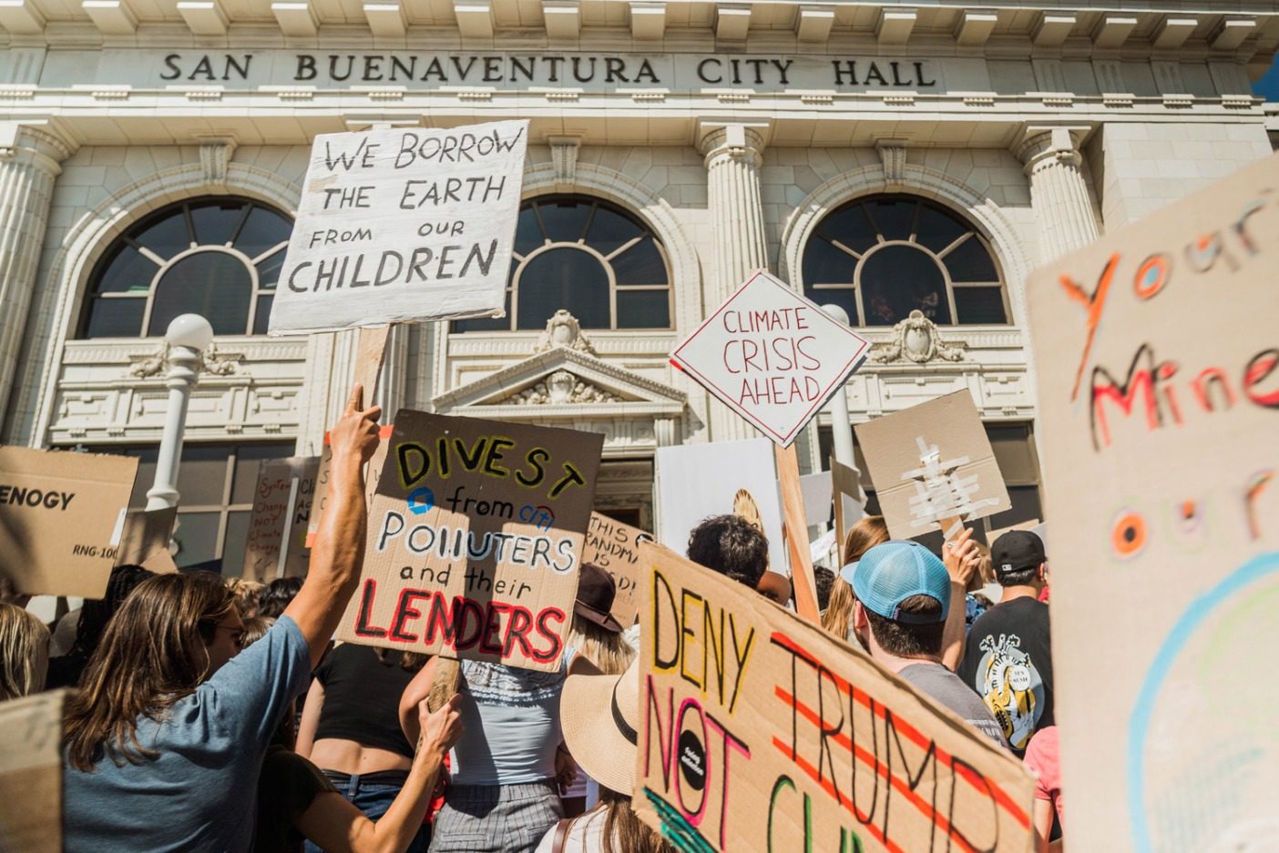 9月20日、カリフォルニア州ベンチュラの気候ストライキに集まった人びと。Photo: Colin McCarthy