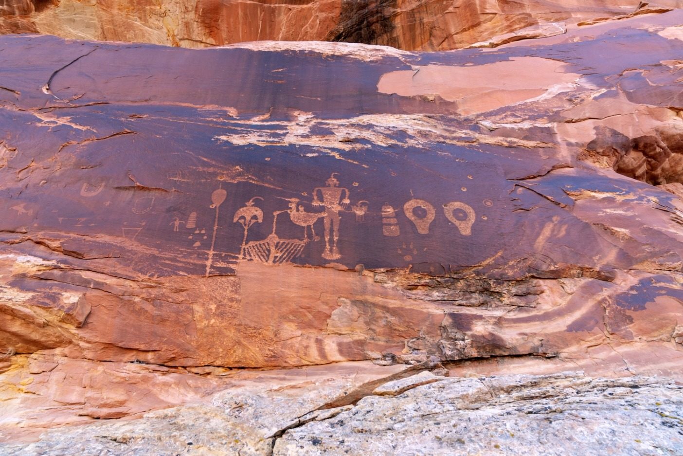 弾痕によって汚された神聖な壁画。ベアーズ・イヤーズには10万以上の文化遺産がある。この地方は最近世界で最も危機にさらされている文化遺跡のひとつに命名された。Photo: Michael Estrada