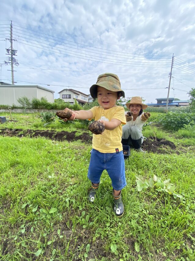 土に触れ、育てた野菜を食することも日々の楽しみのひとつ。
