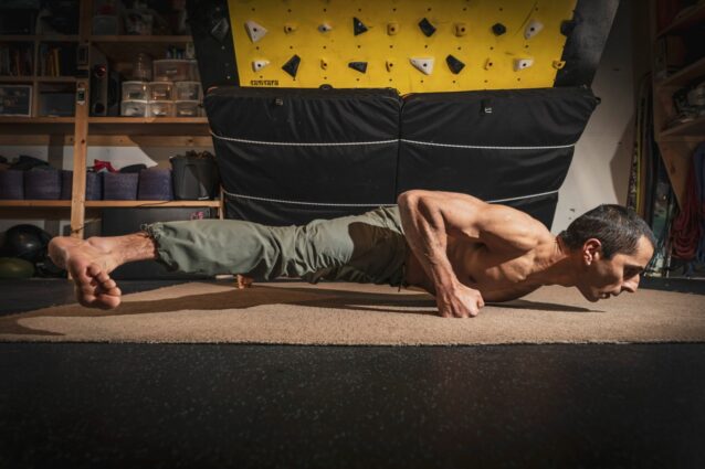 この男から筋力トレーニングを受けたくない人はいるだろうか? ザハンのトレーニング・プラットフォームであるサムサラ・エクスペリエンスはハイパフォーマンスのアスリート向けで、運動技能の極印である「困難な瞬間を『簡単に見せる』」「アスレチック知能指数」に磨きをかけるためのもの。Photo:Zahan Billimoria Collection